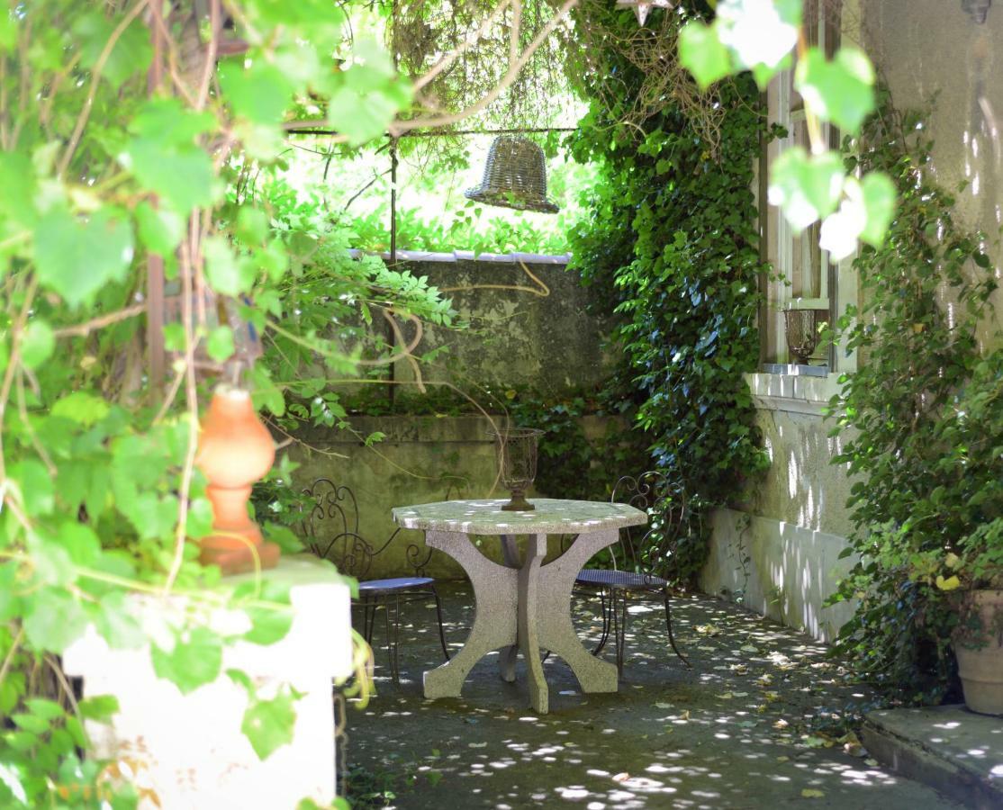 Le 17 Hotell Courthézon Exteriör bild